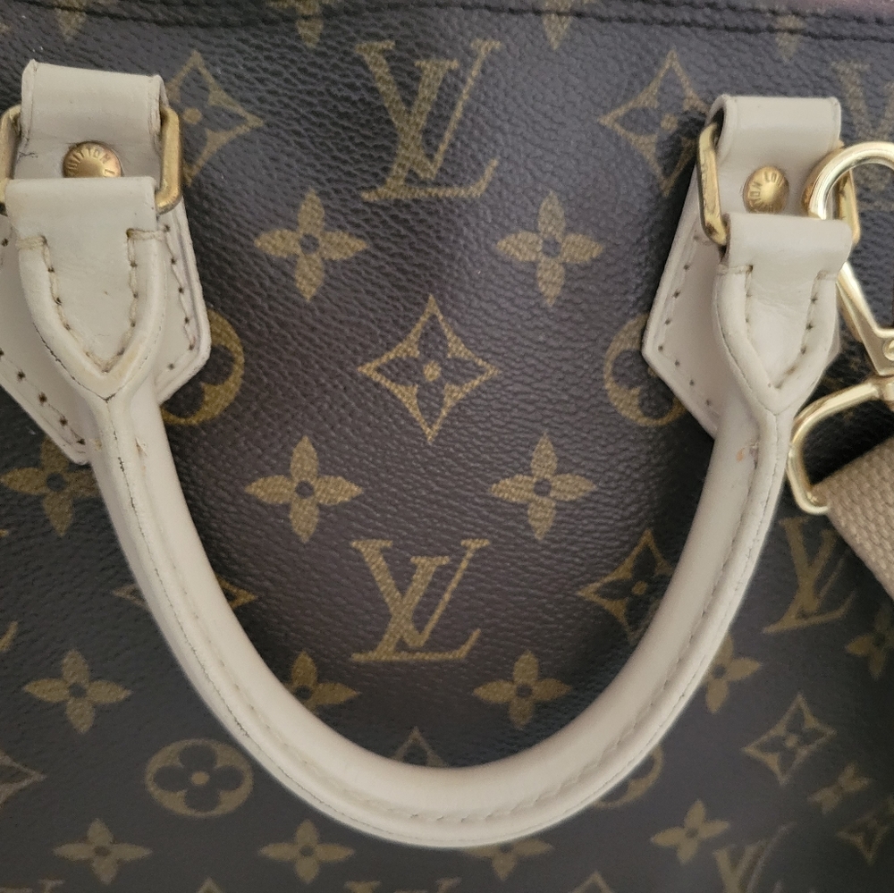 Louis Vuitton Monogram Canvas Alma Crossbody Bag with Cream Trim and Beige Strap - Picture 4 of 16